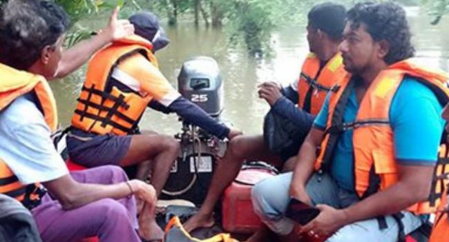 Navy Flood Relief Team Deployed To Paragoda